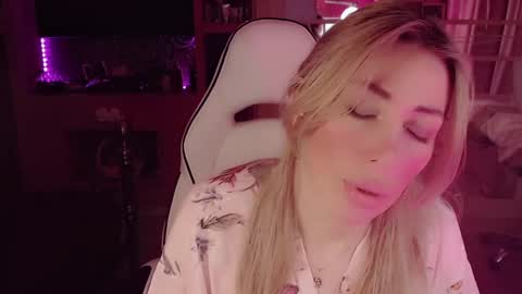 Nicole online show from 04/27/26, 05:38
