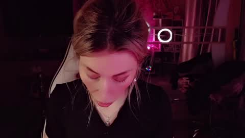 Nicole online show from 05/11/26, 06:41