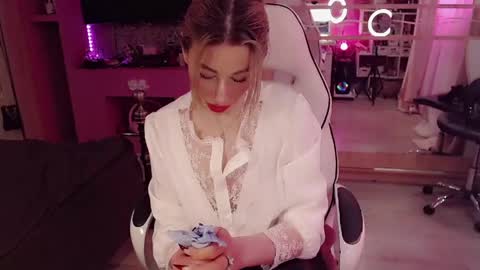 Nicole online show from 05/13/26, 08:16
