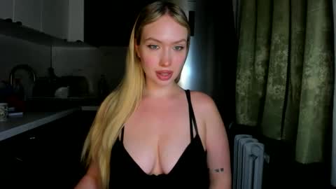 Snapshot of nicole_ricci_ chatting on 09/27/25, 09:31 Nicole online show from 09/27/25, 09:31