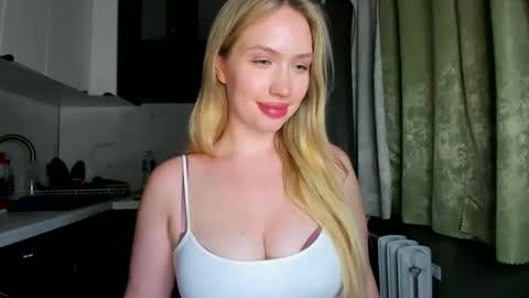Snapshot of nicole_ricci_ chatting on 10/05/25, 08:18 Nicole online show from 10/05/25, 08:18