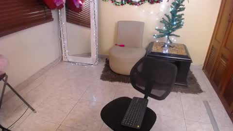 Nicole Santana online show from 12/02/25, 08:37