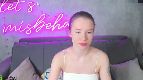 Nicole  My schedule for the week 2 GMT  9am-15pm  Mo Tu Th Fr online show from 04/06/26, 01:14