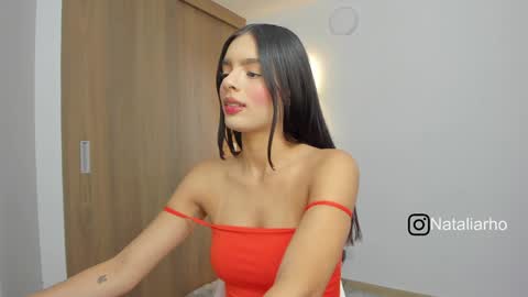 Snapshot of nicole_whitee chatting on 01/21/25, 08:54 N A T A L I A online show from 01/21/25, 08:54