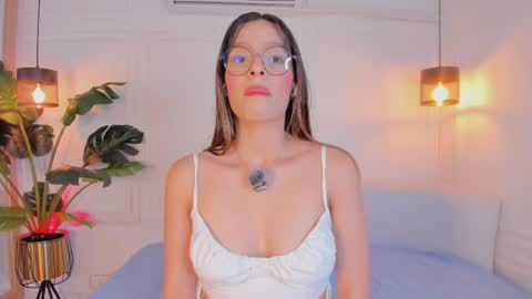 Snapshot of nicole_whitee chatting on 03/30/26, 08:54 N A T A L I A online show from 03/30/26, 08:54