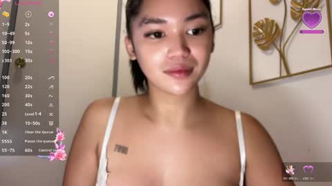 Snapshot of nicolecellini chatting on 10/12/25, 05:23 NICOLE online show from 10/12/25, 05:23