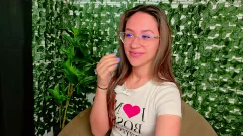 Snapshot of nicoleirisxxx chatting on 05/01/26, 05:34 nicoleirisxxx online show from 05/01/26, 05:34