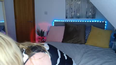 Snapshot of nicolelinharts chatting on 06/02/26, 10:34 Birthday online show from 06/02/26, 10:34