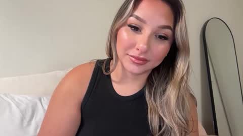 Snapshot of nicolelovesyou444 chatting on 09/24/25, 11:35 nicolelovesyou444 online show from 09/24/25, 11:35