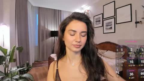 Snapshot of nicoleluuv chatting on 03/05/26, 03:19 Dua Lipa online show from 03/05/26, 03:19
