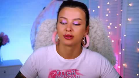 Snapshot of nicolemoonn chatting on 11/07/25, 01:55 online November 28 from 16 to 20 November 29 from 12 to 20 December 3 and 5 from 12 to 20 December 7 and 8 from 04 to 08 GMT online show from 11/07/25, 01:55