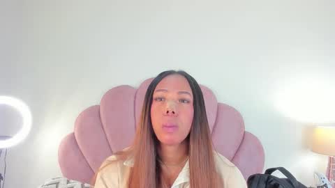 Snapshot of nicoleparadise_ chatting on 10/29/25, 12:18 NICOLE online show from 10/29/25, 12:18