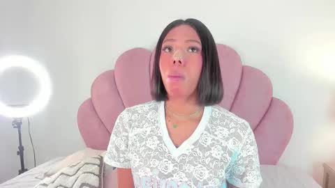 Snapshot of nicoleparadise_ chatting on 11/05/25, 12:27 NICOLE online show from 11/05/25, 12:27