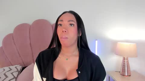 Snapshot of nicoleparadise_ chatting on 12/22/25, 12:35 NICOLE online show from 12/22/25, 12:35