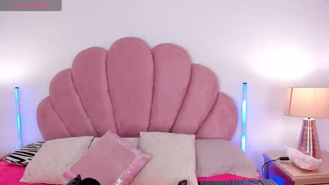 NICOLE online show from 02/11/26, 01:05