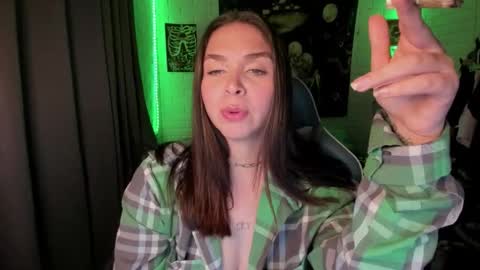 Nicol independent model online show from 10/22/25, 07:02