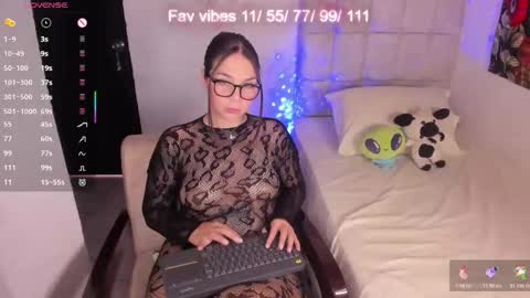 Nicol independent model online show from 05/01/26, 03:16