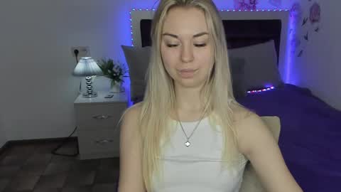 NicoleStunning online show from 05/13/26, 06:33