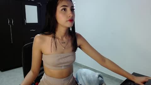 Snapshot of nicoletta_c66 chatting on 04/15/26, 09:37 Nicole online show from 04/15/26, 09:37