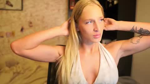 nicolette__shea_ online show from 12/22/25, 03:09