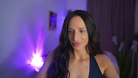 nicolette__shea_ online show from 07/06/26, 06:10