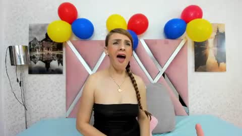 Snapshot of nicoll_89 chatting on 06/28/26, 01:17 nicoll_89 online show from 06/28/26, 01:17