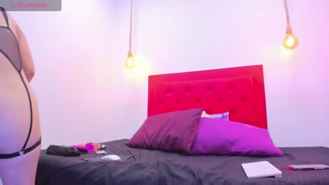 Snapshot of nicoll_valentina chatting on 03/11/25, 02:07 N I C O L L  online show from 03/11/25, 02:07