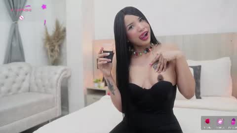 Nicolle Alvarez online show from 06/14/26, 11:45