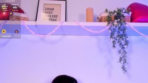 Snapshot of nicolle_evanss_ chatting on 02/25/26, 04:33 nicolle_evanss_ online show from 02/25/26, 04:33