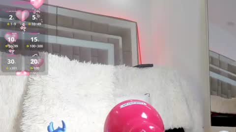 Snapshot of nicolle_foxy chatting on 06/20/26, 04:43 Nicolle online show from 06/20/26, 04:43