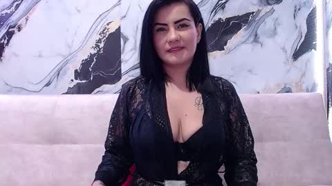 nicolle gomes online show from 11/20/25, 07:24