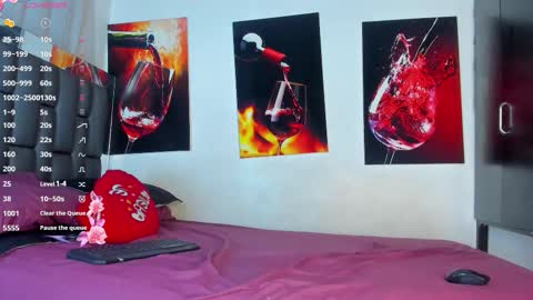 Snapshot of nicolle_hanks1 chatting on 09/26/25, 02:04 nicolle_hanks1 online show from 09/26/25, 02:04