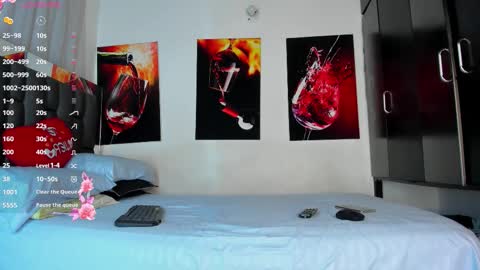 Snapshot of nicolle_hanks1 chatting on 02/12/26, 02:17 nicolle_hanks1 online show from 02/12/26, 02:17