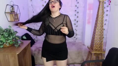 Snapshot of nicolle_silva chatting on 05/08/26, 02:17 Nicolle online show from 05/08/26, 02:17
