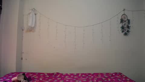 nicolle_sky online show from 01/14/25, 05:34