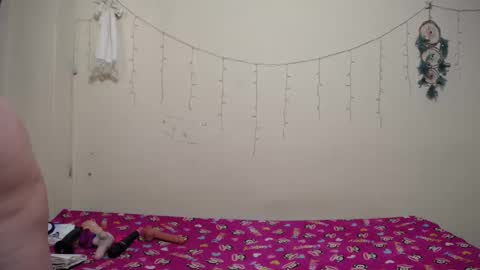 nicolle_sky online show from 02/03/25, 08:13