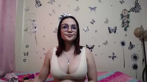 nicolle_sky online show from 12/02/25, 05:19
