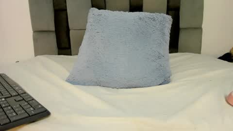 nicolle_smithh_ online show from 06/06/26, 02:00