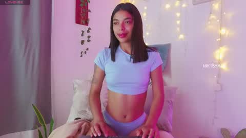 Snapshot of nicolle_swt chatting on 06/19/26, 11:25 Nicolle online show from 06/19/26, 11:25