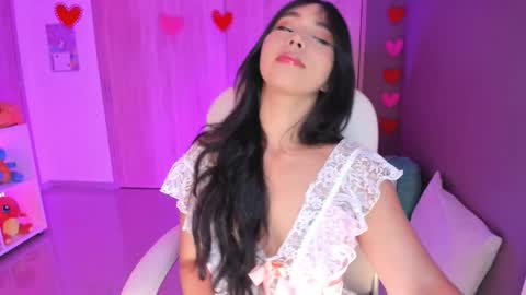 Snapshot of nicollemeyer chatting on 05/07/26, 05:02 Nicolle Go to Visit online show from 05/07/26, 05:02