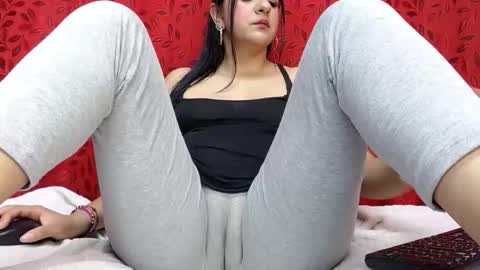 Snapshot of nicolleowens chatting on 05/19/26, 10:27 NICOLLE online show from 05/19/26, 10:27