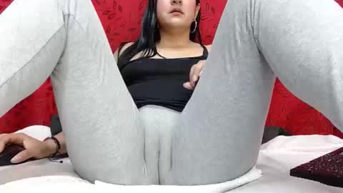 Snapshot of nicolleowens chatting on 05/25/26, 11:00 NICOLLE online show from 05/25/26, 11:00