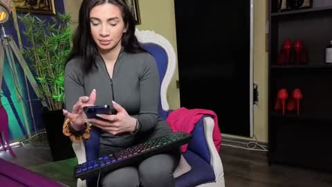 Snapshot of nicollepalmer chatting on 02/20/25, 07:23 Nicolle online show from 02/20/25, 07:23