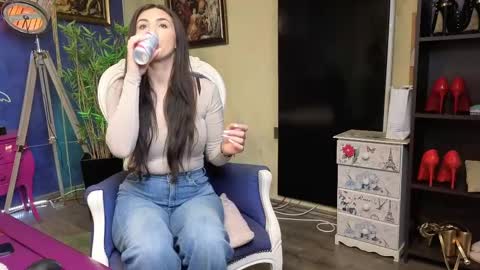 Snapshot of nicollepalmer chatting on 02/25/25, 08:47 Nicolle online show from 02/25/25, 08:47