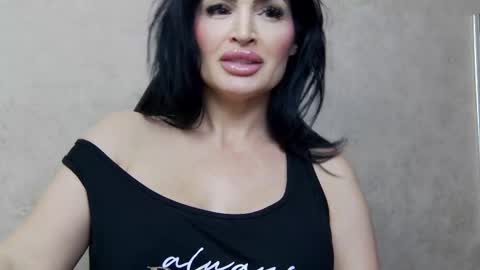 Nicolle online show from 02/11/25, 08:20