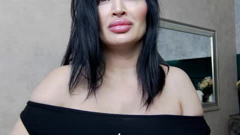 Nicolle online show from 02/14/25, 08:26