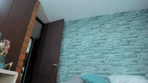 nicollesofia3 online show from 02/15/25, 09:05