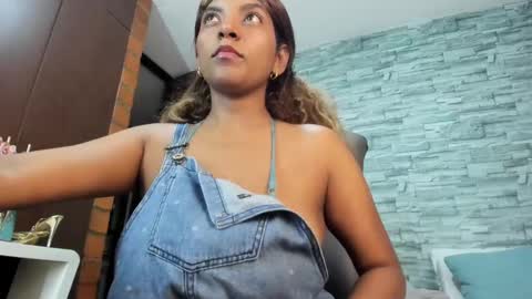 nicollesofia3 online show from 02/24/25, 03:33