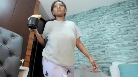 nicollesofia3 online show from 03/12/25, 11:53