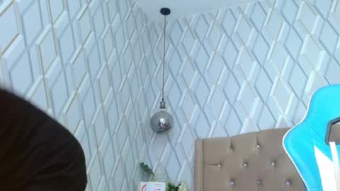 Nicolle Miley online show from 02/19/25, 10:23